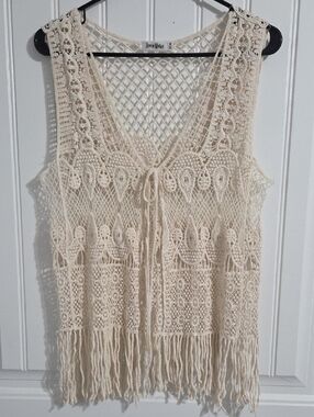 Roommates Boho Cream Crochet Tie-Front Fringe Vest Top Size Medium